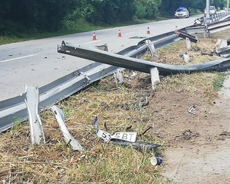 23-годишен с БМВ се заби в мантинела на пътя Белово – Костенец