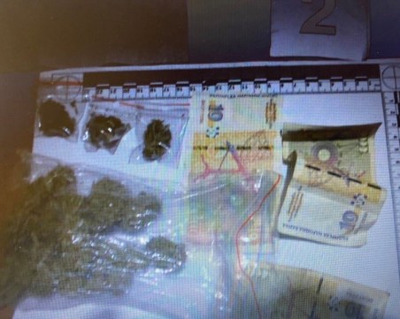 Арестуваха двама дилъри край Пловдив, спипали ги с марихуана