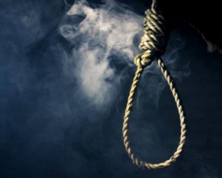 Две самоубийства в Пловдивско само за ден: Самотник се обеси, друг се простреля в главата