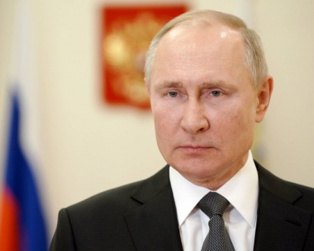 Путин се ваксинира срещу COVID-19