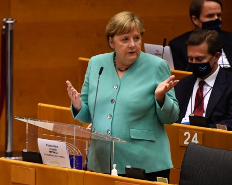 Меркел се отказа от въвеждане на пълен локдаун в Германия