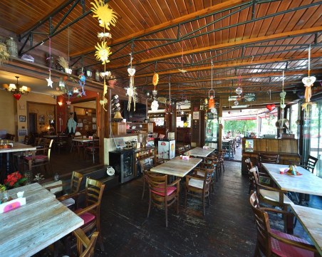 Полиция и РЗИ нахлуха в заведение, опълчило се на десетдневния локдаун