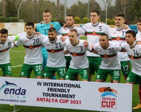 Работов с едно полувреме при победа на младежите срещу Украйна