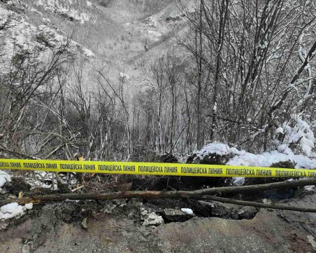 Шофьорът на обърнатия багер в дере край Юговското ханче е в тежко състояние