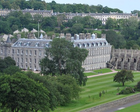 Сигнал за бомба в резиденцията на кралица Елизабет II