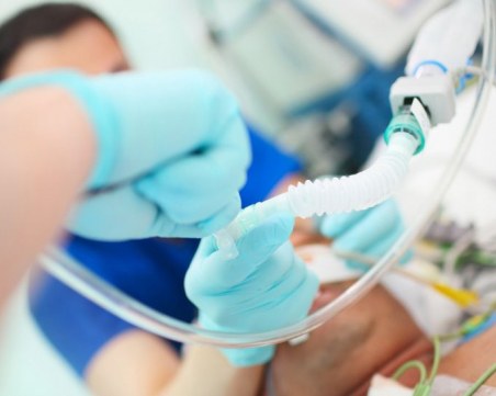 След 92 дни интубация: 50-годишен мъж отново е в съзнание