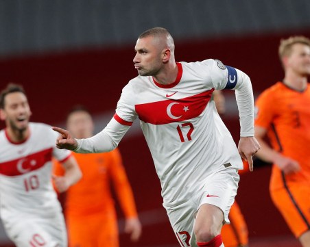 Турция удари Нидерландия, световният шампион Франция с фалстарт на световните квалификации