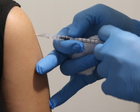 Ваксинацията (не) възможна! Могат ли работодателите да задължат служителите си да се ваксинират