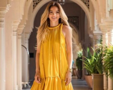 Зайнеб Маджурова трупа комплименти с визия на съвременна арабска принцеса