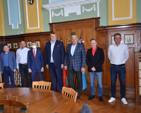 Здравко Димитров и Любо Ганев обсъдиха организацията за Европейското първенство по волейбол в Пловдив