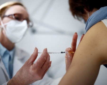 Ангелов: Ваксинираните може да се инфектират, но няма да влязат в болница и да загубят живота си