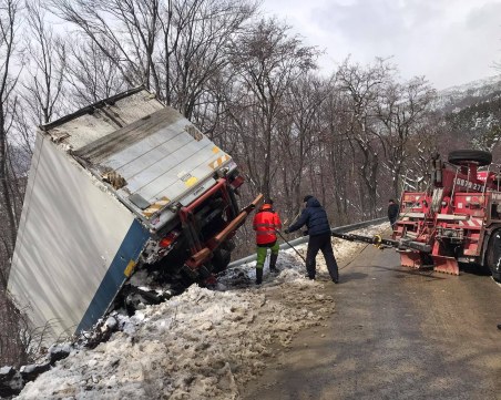 Катастрофа затвори прохода 