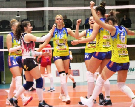 Марица се справи с Перун и е на само победа от класиране за полуфиналите