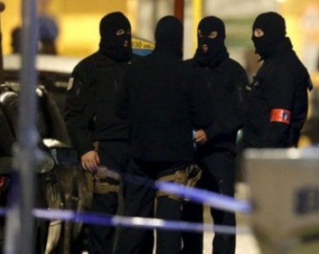 Полиция отцепи района на парламента в град Хага заради бомбена заплаха