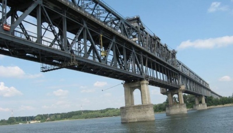 Пет фирми се борят за проекта на ремонта на Дунав мост
