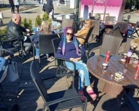 Хиляди се трупат пред лифтовете в зимните курорти, заведения работят въпреки забраната