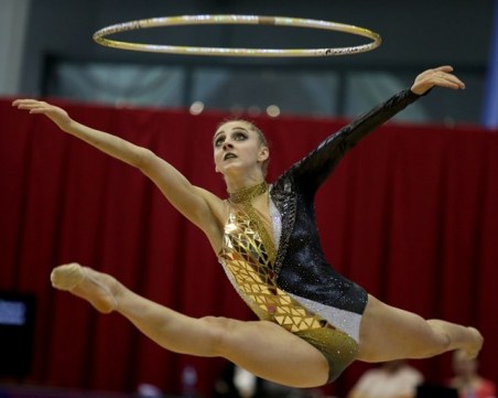 Боряна Калейн грабна златото с обръч