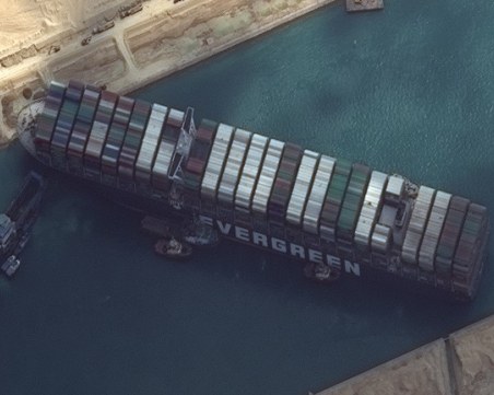 Около 14 млрд. долара се губят дневно заради блокадата на Суецкия канал