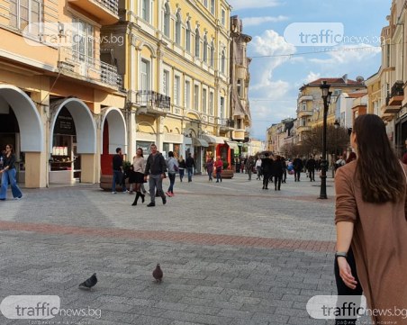 Пловдивчани отново напълниха Главната, радват се на пролетното време