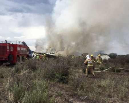 Самолет се разби в Мексико, 6 души са мъртви