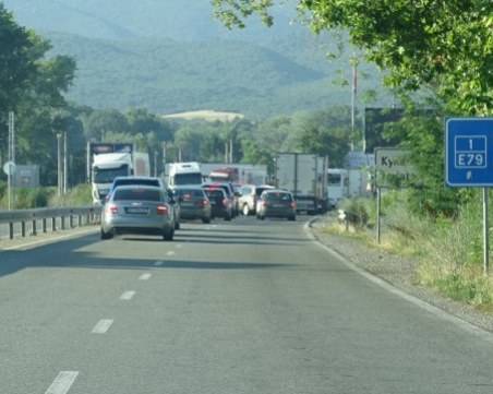Гърция въвежда зелени коридори за ваксинирани туристи по границите