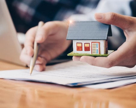 Настойник на психичноболен мъж продаде апартамента му и го остави на улицата