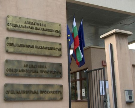 Постоянен арест за трима от обвинените за финансови измами