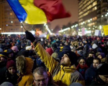 Протести в Румъния! Хиляди скочиха срещу вечерния час и затварянето на бизнеси