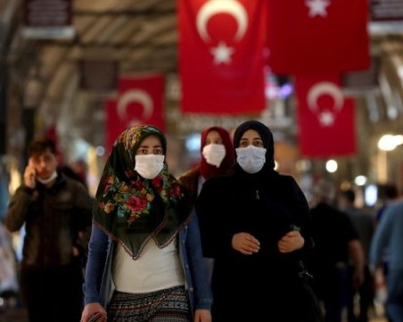 Турция затяга мерките заради COVID-19