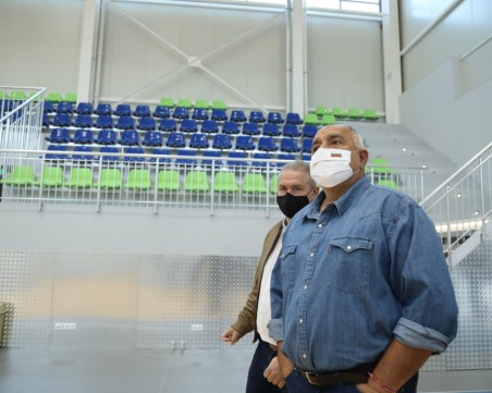 Борисов: Затваряме за по 10-15 дни, когато хората се уморят - пак отваряме