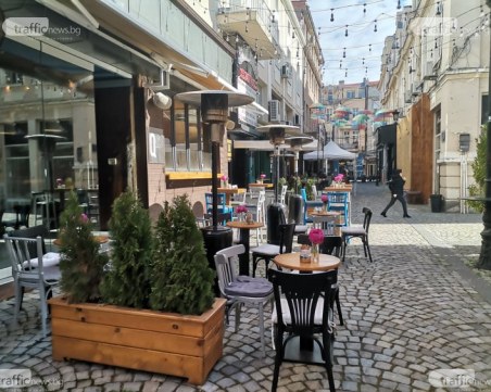 От днес: Отварят заведенията на открито, фитнеси, кина и други обекти