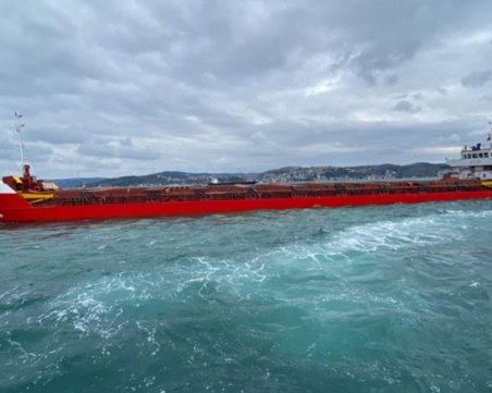 90-метров кораб аварира в Босфора