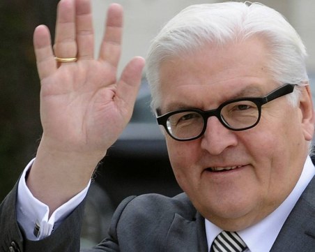 Немският президент се ваксинира с AstraZeneca