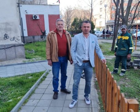 Продължава облагородяването в района около 