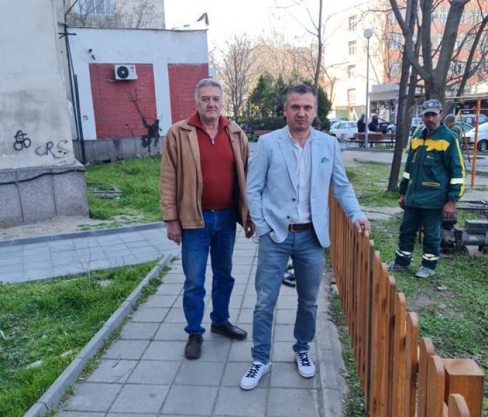 Продължава облагородяването в района около