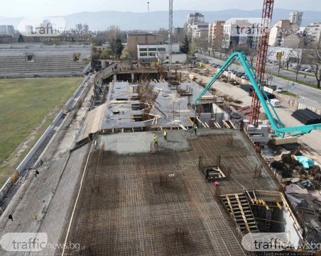 Бетон се лее на Колежа! Издигат централна трибуна на стадиона