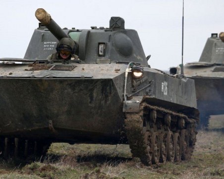 Струпване на руски войски по границите с Украйна алармира НАТО