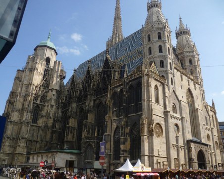 Стълбище, насочено към небето, ще свети във Виена за Великден