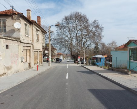 Улица в Брестник за първи път видя асфалт