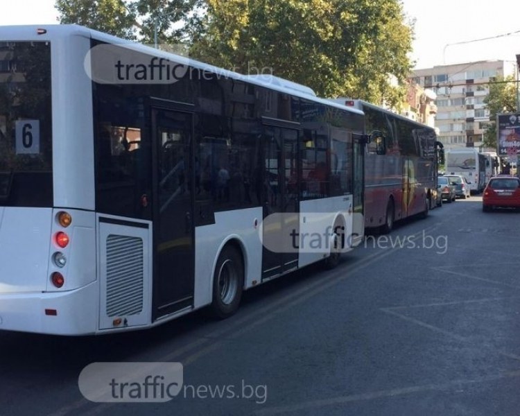 Два автобуса променят маршрута си в Пловдив заради авария