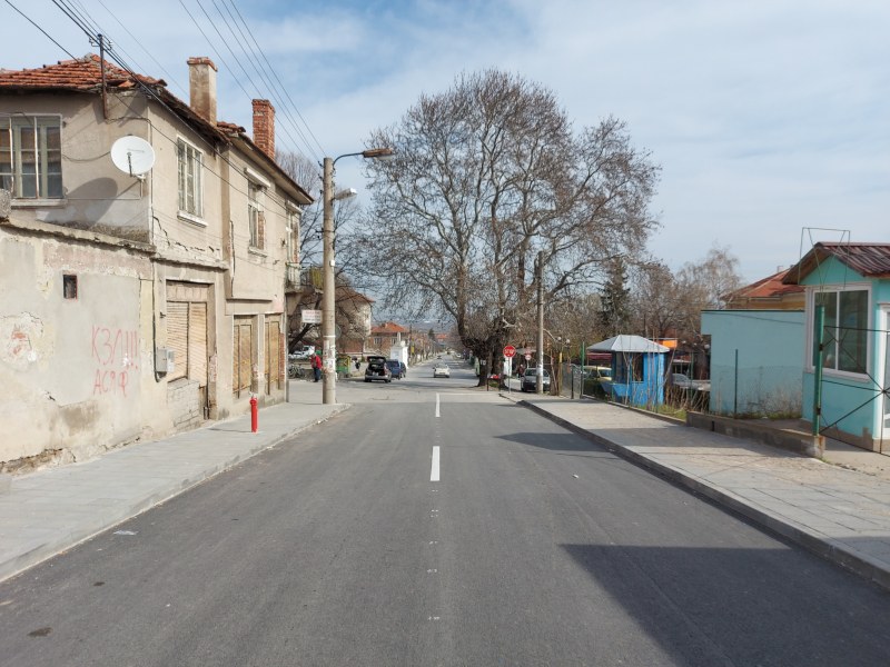 Улица в Брестник за първи път видя асфалт