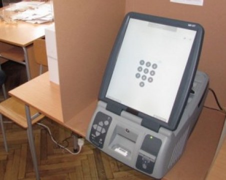 До 22 часа тази вечер ЦИК ще събира информация за доставкана на машините за гласуване