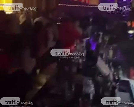 Мерки ли? Дискотека в Бургас работи на пълни обороти