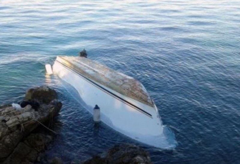 17 души са изчезнали след сблъсък между товарен кораб и рибарска лодка