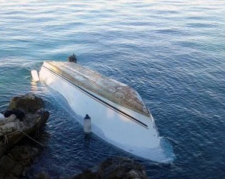 17 души са изчезнали след сблъсък между товарен кораб и рибарска лодка