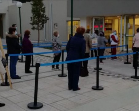 Българите в чужбина гласуват, опашки се заформят в Гърция и Турция