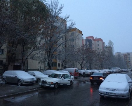 Мокър сняг заваля в Пловдив