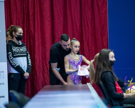 Никол Тодорова се класира за финали на обръч и топка на международния турнир за Купа 