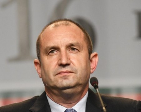 Румен Радев поздрави католическата и арменската общности за Великден