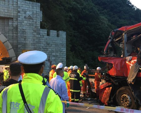 Тежка катастрофа в Китай! 11 души загинаха, 19 са ранени